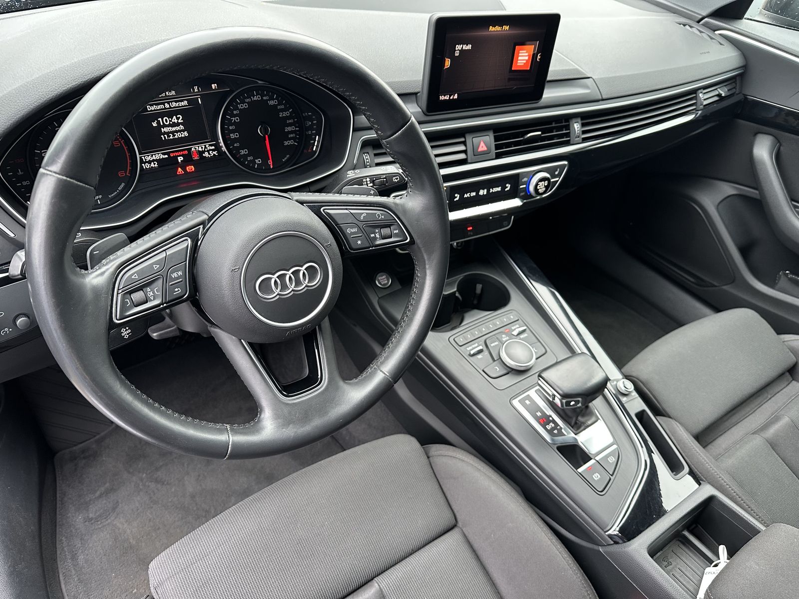 Fahrzeugabbildung Audi A4 Avant 40 TDI S-Line NAV+LED+SHZ+AHK+18ZO+1Hd