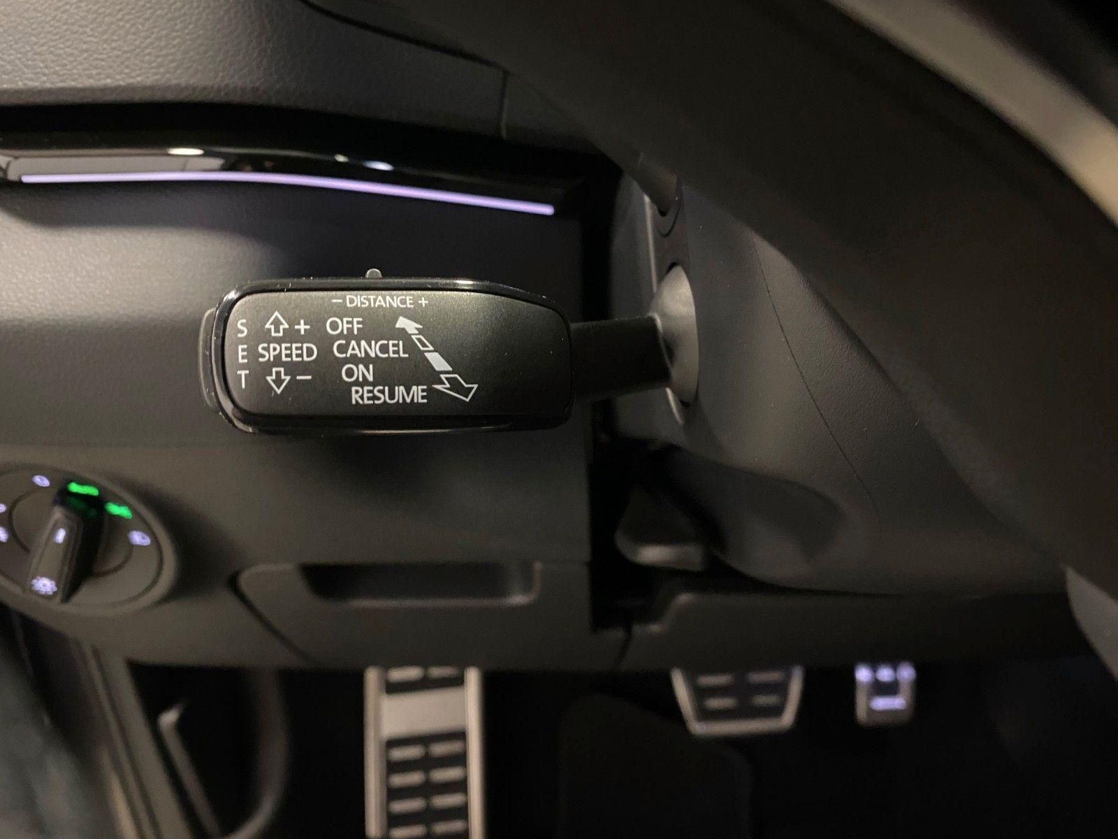 Fahrzeugabbildung SKODA Karoq 1.5 TSI DSG Sportline+MATRIX+2030 GARANTIE