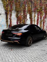Audi A4 2.0 Quattro Allrad Black Edition Paket - Audi A4: Edition