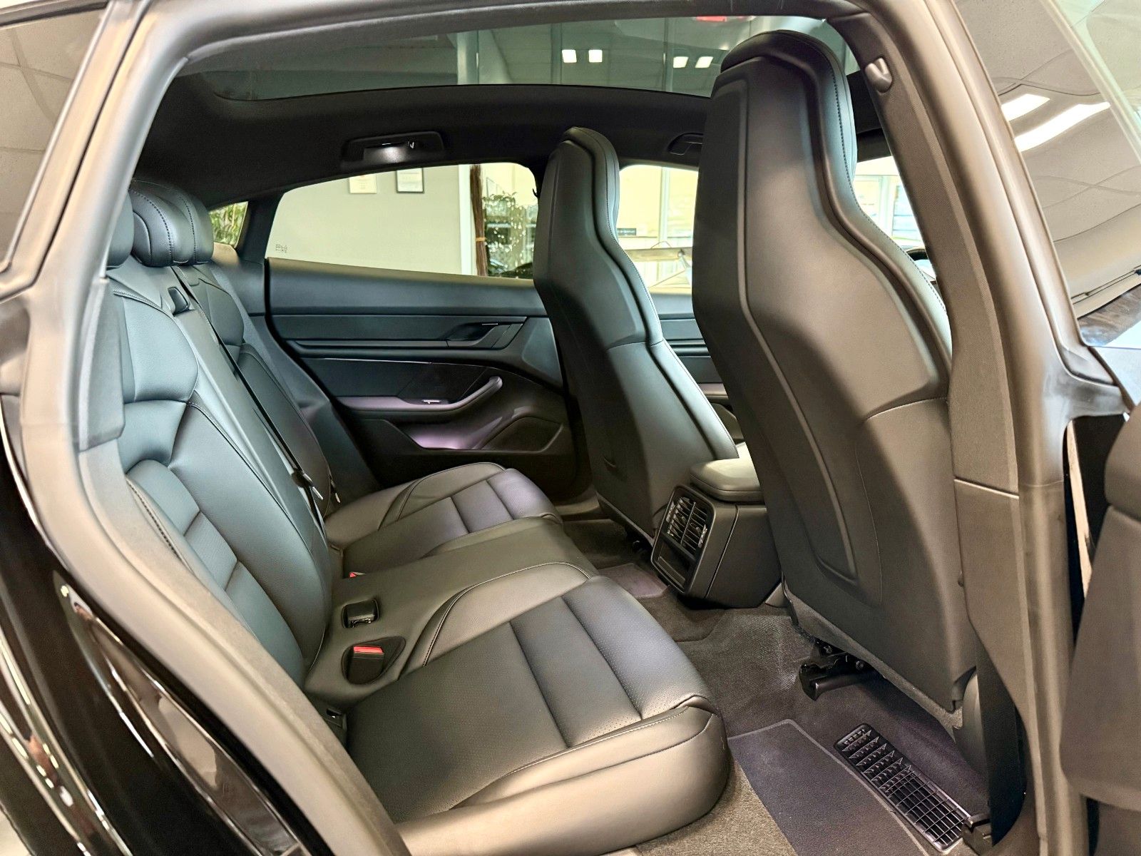 Fahrzeugabbildung Porsche Taycan Performance Panorama/SportChrono/WP