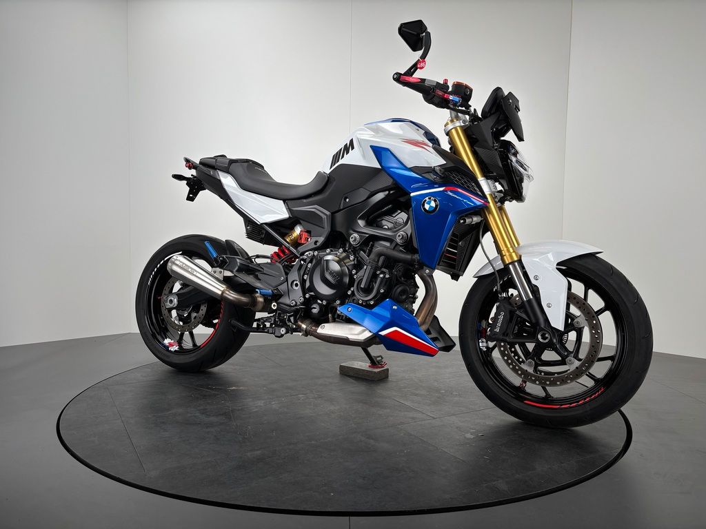 Fahrzeugabbildung BMW F900 R *TOP-AUSSTATTUNG *1. HAND *ARROW