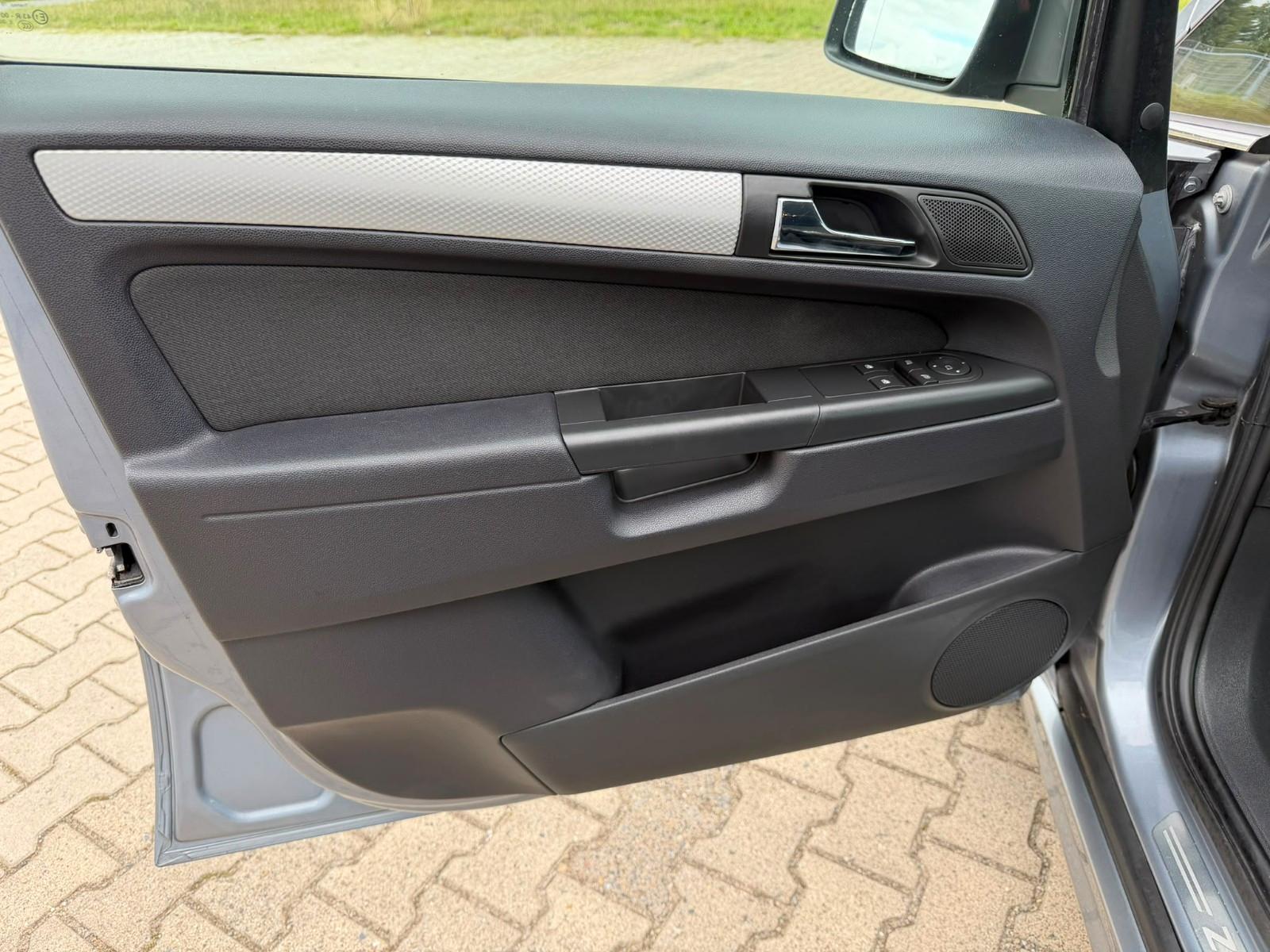 Opel Zafira B Sport