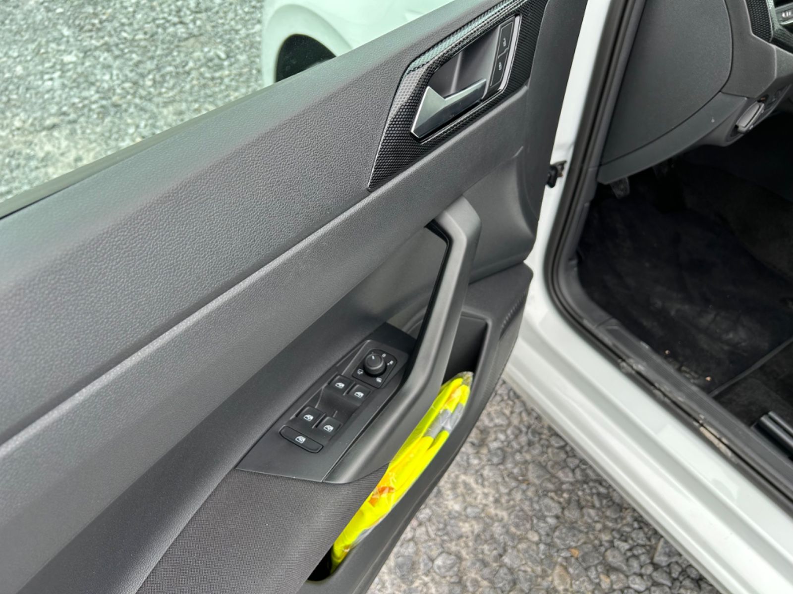 Fahrzeugabbildung Volkswagen Polo VI Life 1.0 TSI Limited RFK SHZ Garantie !