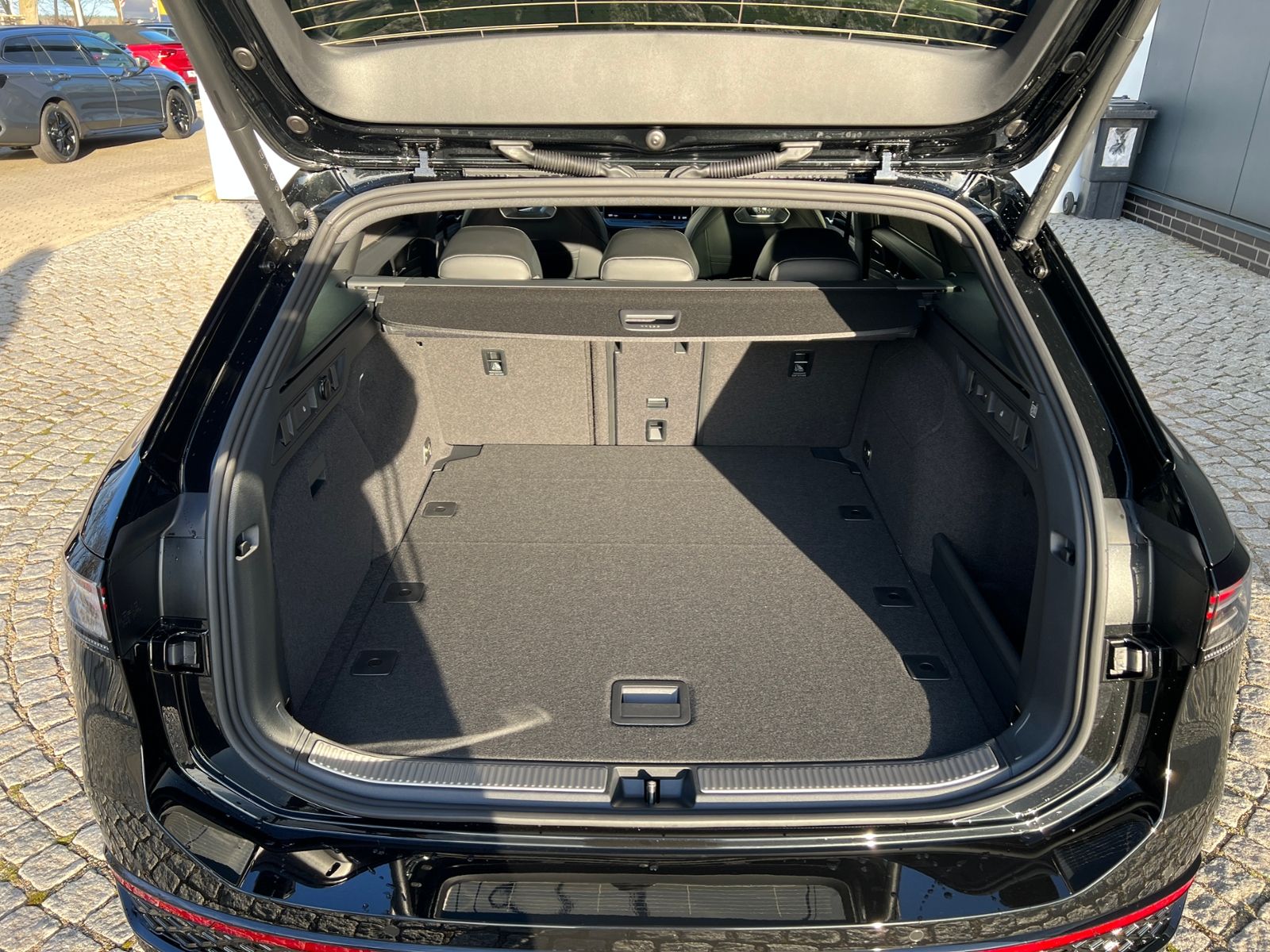 Fahrzeugabbildung Volkswagen Passat Variant R-Line 2.0 TDI DSG 4MOTION *AHK,