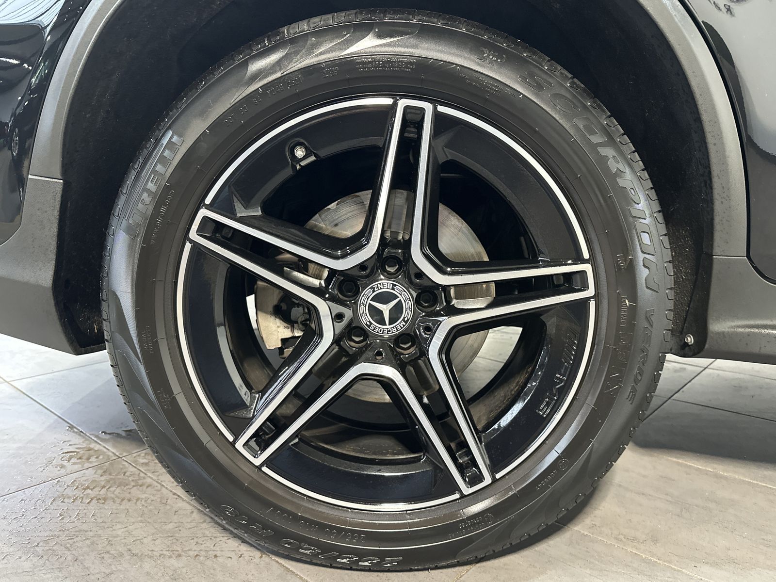 Fahrzeugabbildung Mercedes-Benz GLC 200d 4Matic AMG-Line NAV+LED+AHK+19ZO+KAMERA