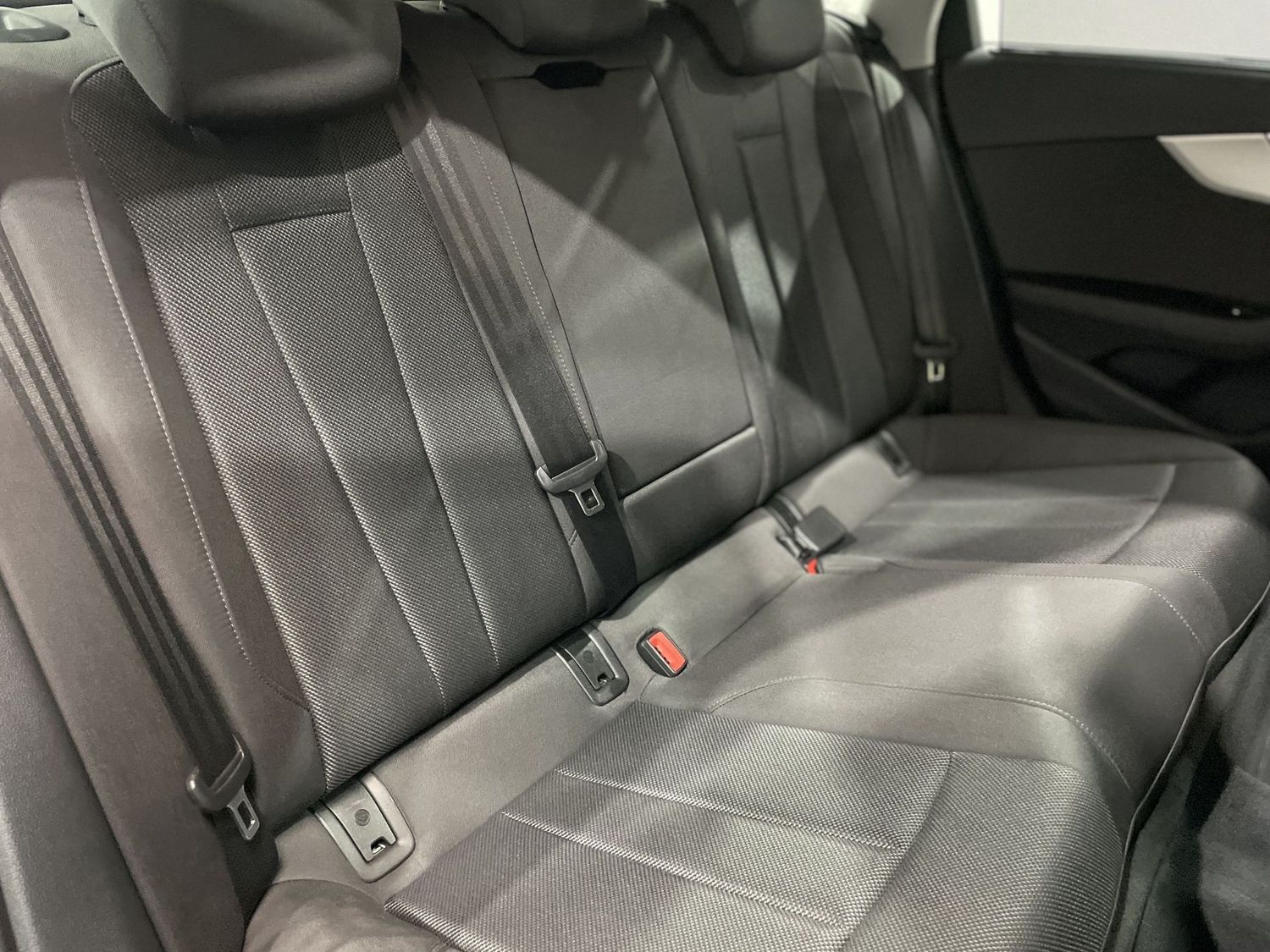 Fahrzeugabbildung Audi A4 35 TDI S-tronic #Kamera#LED#Navi#AHK