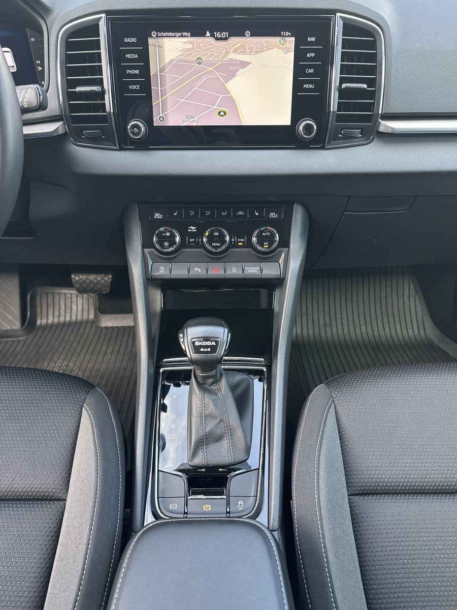 Fahrzeugabbildung SKODA Karoq 2.0 TDI DSG Tour 4x4 NAV+LED+AHK+ACC+KAM