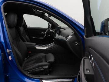 Fahrzeugabbildung BMW 330e Tour M Sport Komfortzugang Kamera 18"M LMR