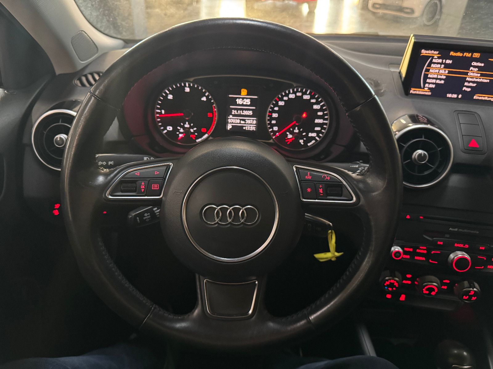 Fahrzeugabbildung Audi A1 1.6 TDI SPORTBACK S-TRONIC S-LINE AMBITION