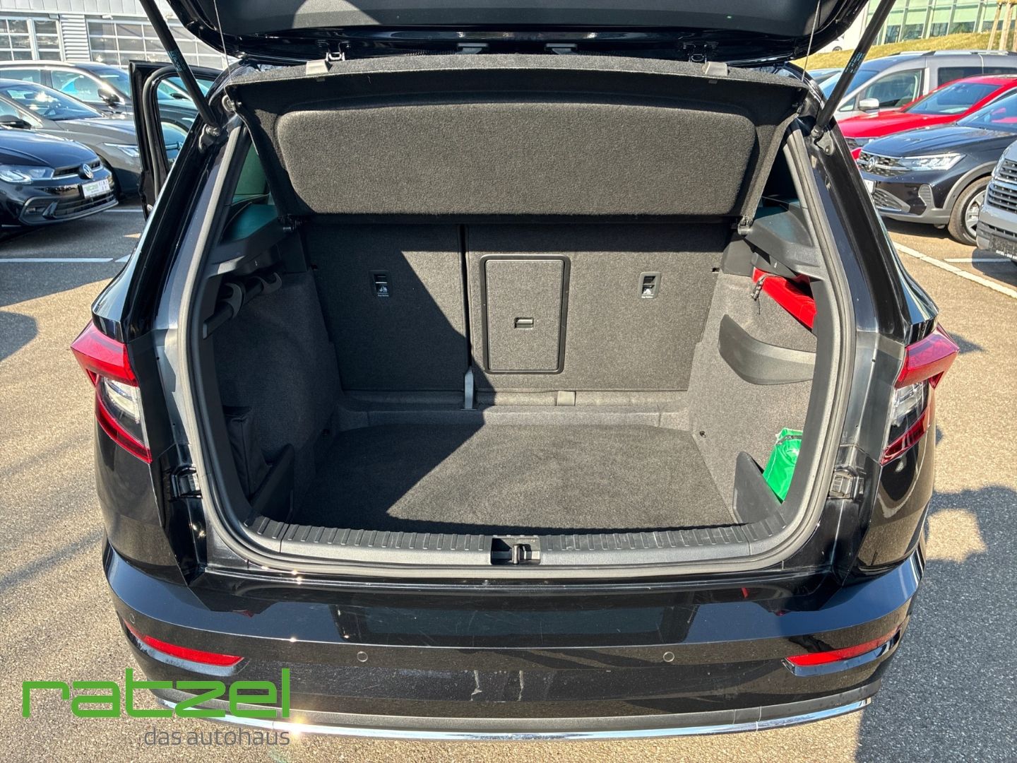 Fahrzeugabbildung SKODA Karoq 4x4 Sportline TSI 2,0 Navi LED ACC Travel