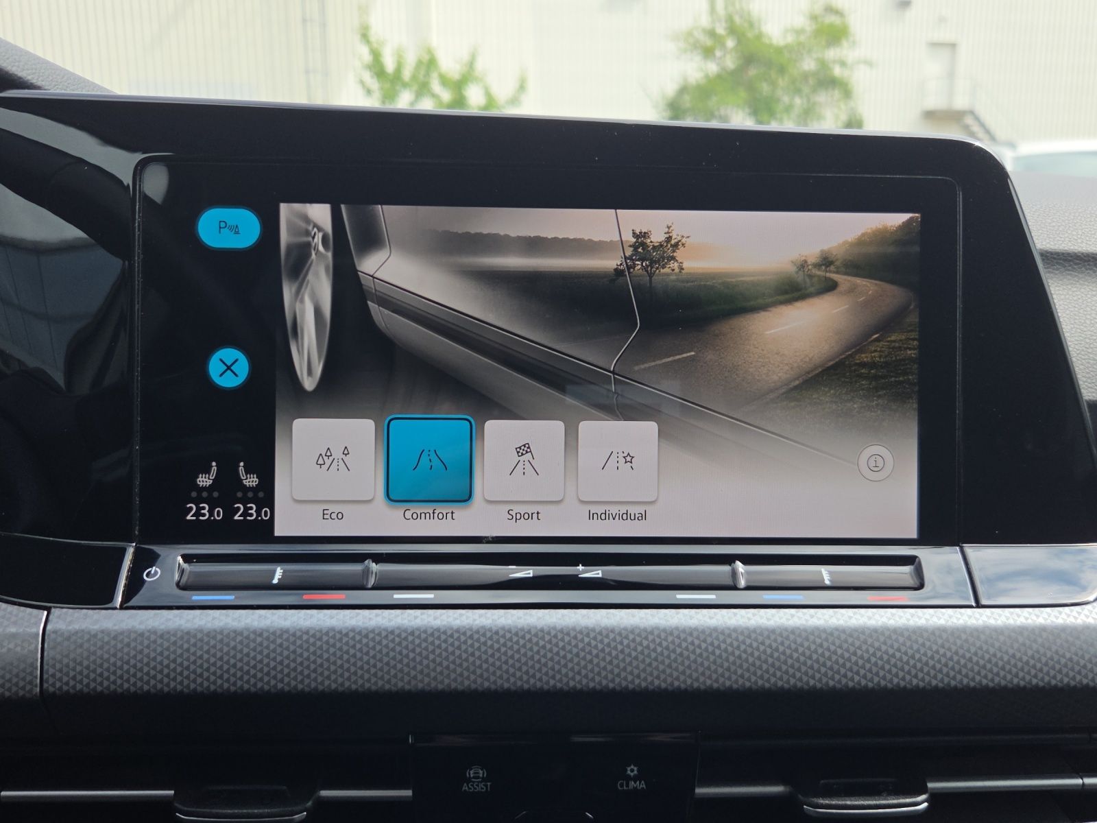 Fahrzeugabbildung Volkswagen Golf VIII Variant TDI Active DSG LED Navi AID AC