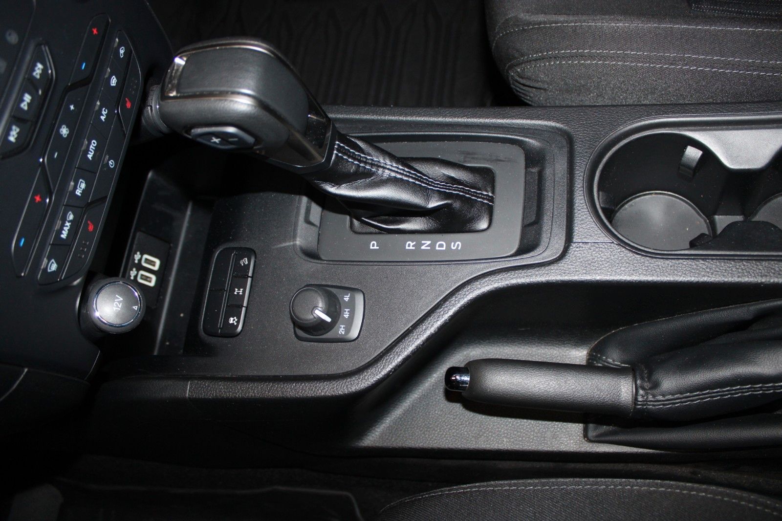 Fahrzeugabbildung Ford Ranger Automatik WOLFTRAK + AHK + Standheizung