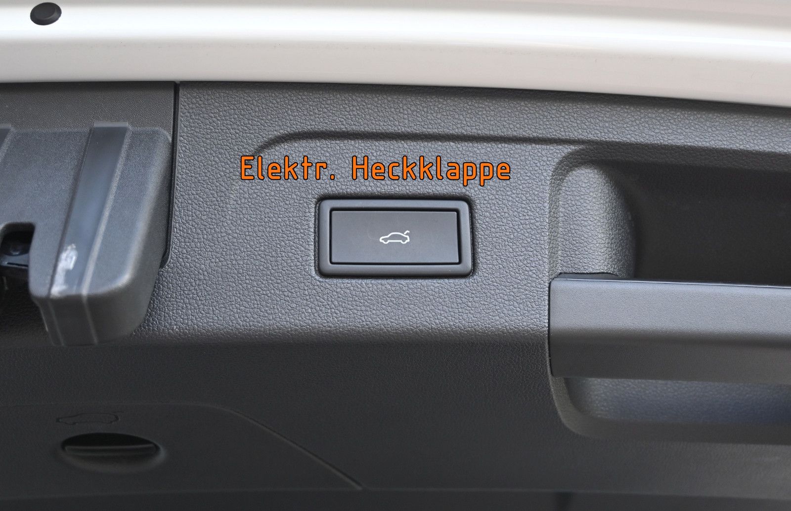 Fahrzeugabbildung Volkswagen Touran 2.0 TDI DSG Comfortline °UVP 58.262€°STHZ