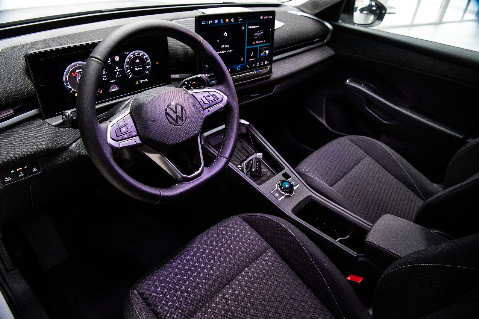 Fahrzeugabbildung Volkswagen T-Roc New Model Life 1.5l TSI DSG ACC APP Kamera