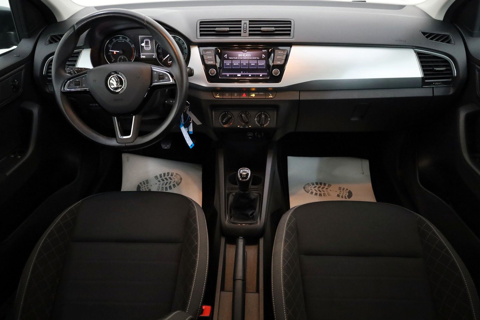 Fahrzeugabbildung SKODA Fabia Ambition SH,PDC,Kamera,Apple CarPlay,SR+WR