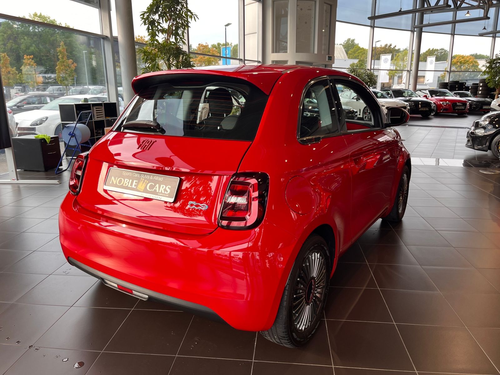 Fahrzeugabbildung Fiat 500e  42 kWh Akku Red NAVI KLIMA