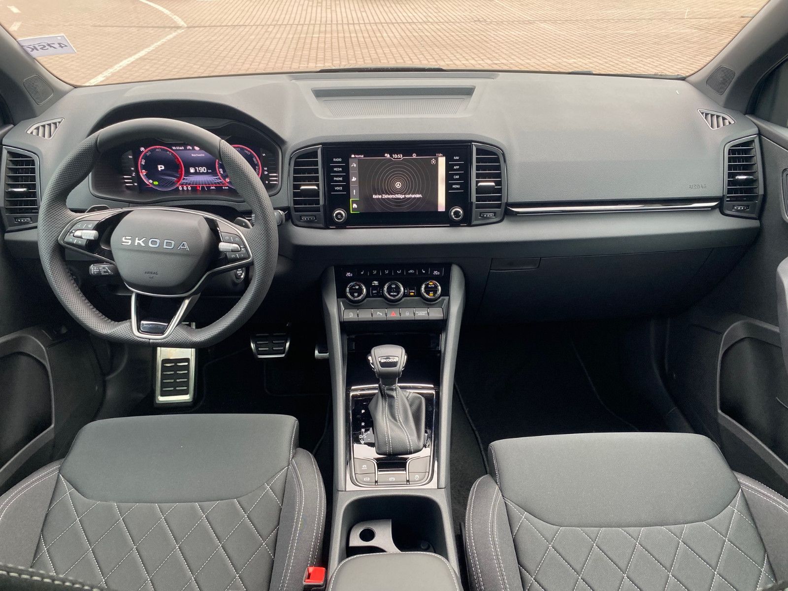 Fahrzeugabbildung SKODA Karoq 2.0l TDI DSG Sportline