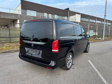 Mercedes V 220 - 2