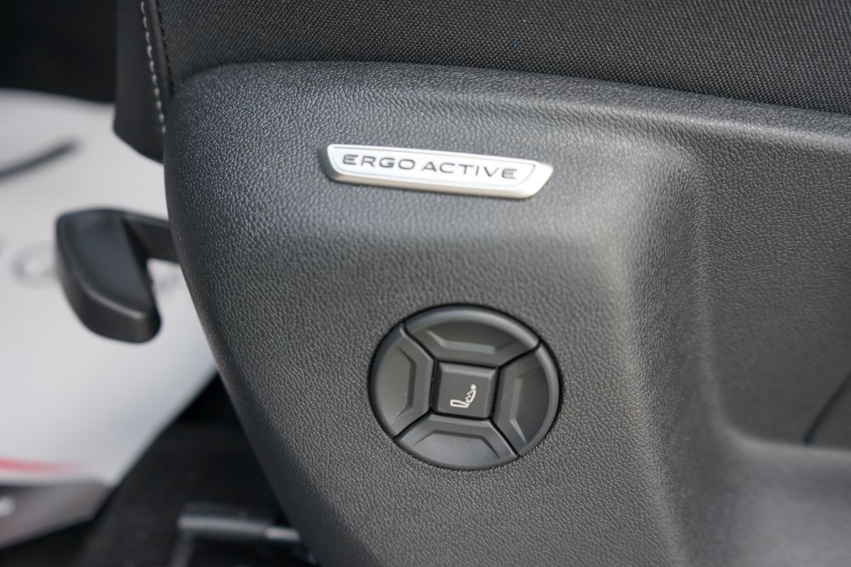 Fahrzeugabbildung Volkswagen Tayron 2.0 TDI 4Motion R-Line*Pano*Head Up*Ahk