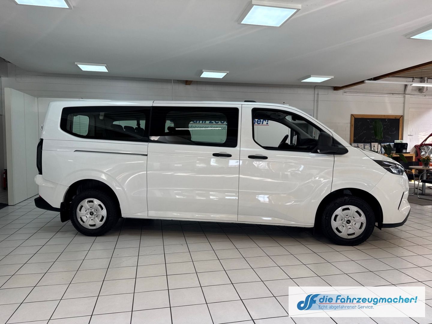Fahrzeugabbildung Ford Transit Custom Kombi 320 L2 FWD Trend Navi LED K