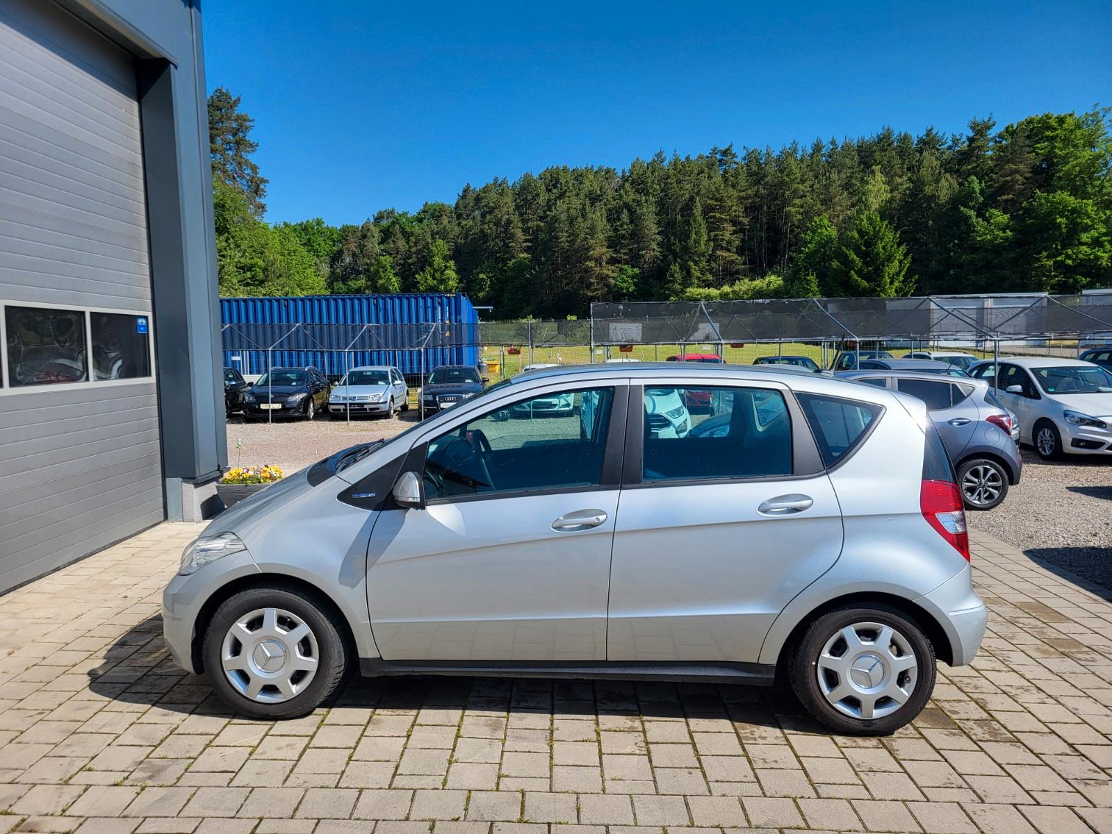 Mercedes-Benz A180 2011 — photo 11