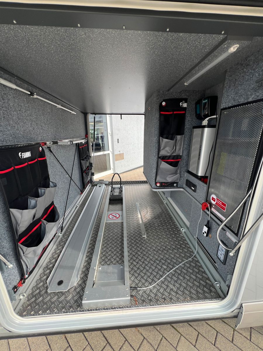 Fahrzeugabbildung Carthago Chic e-line I 50 LE DA Mercedes Sprinter Silver