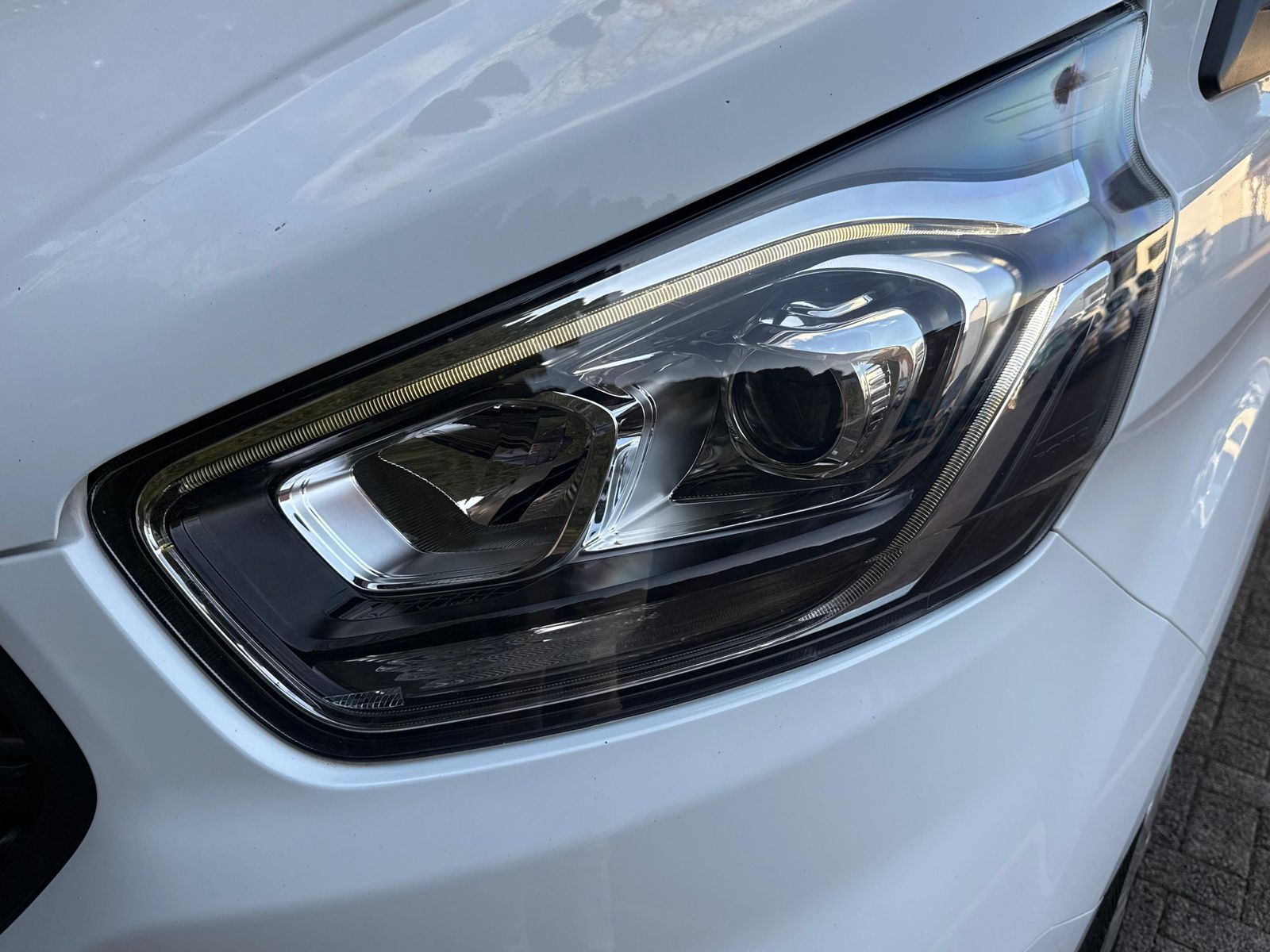 Fahrzeugabbildung Ford Transit Custom 300 L2 3Si+NAVI+SHZ+KAM+DAB+SYNC3