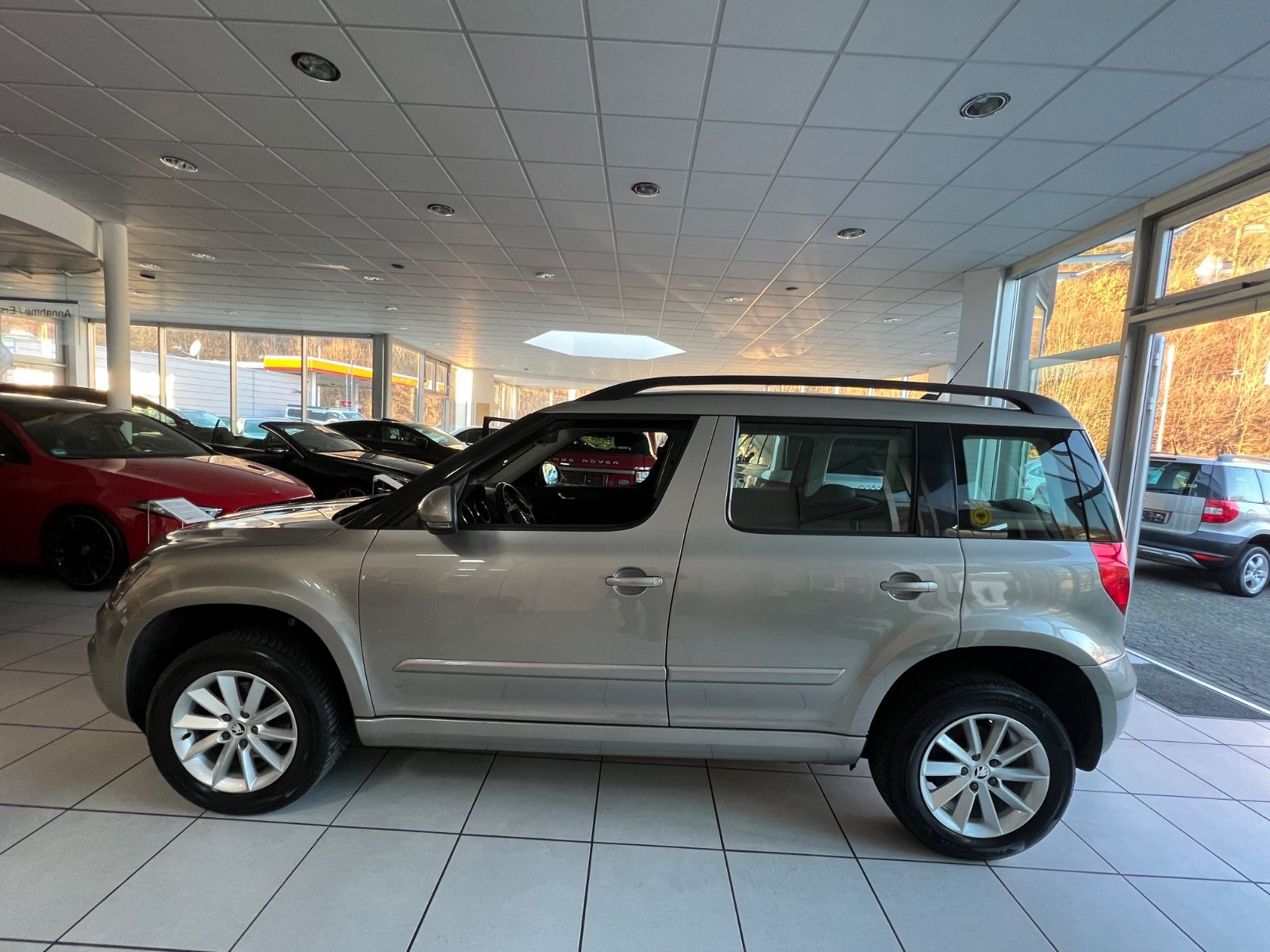Fahrzeugabbildung SKODA Yeti 2.0 TDI Ambition * KAMERA *