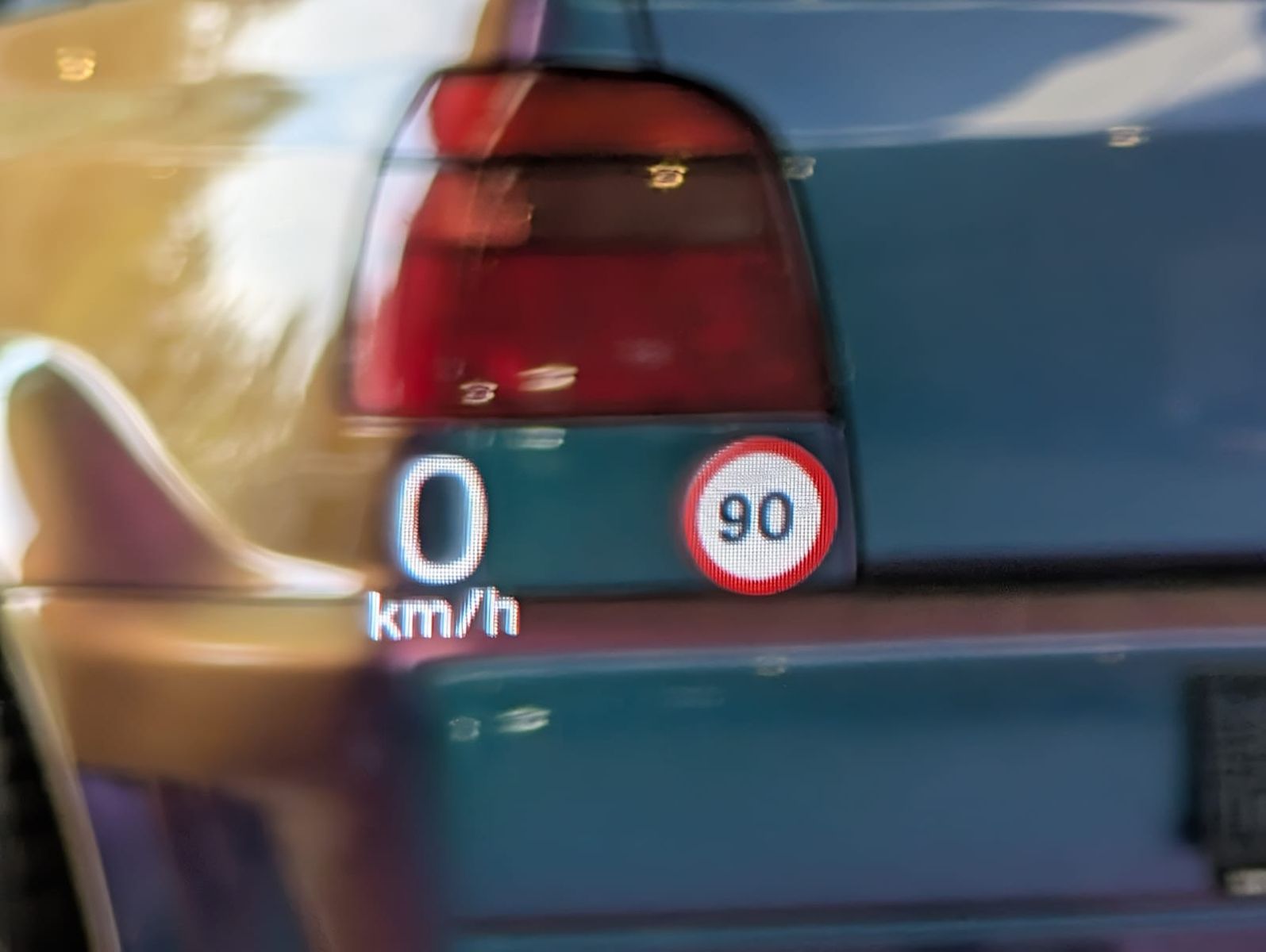 Fahrzeugabbildung Volvo V60 T8 R-Design AWD H/K Cam HUD StHz Pano AHK