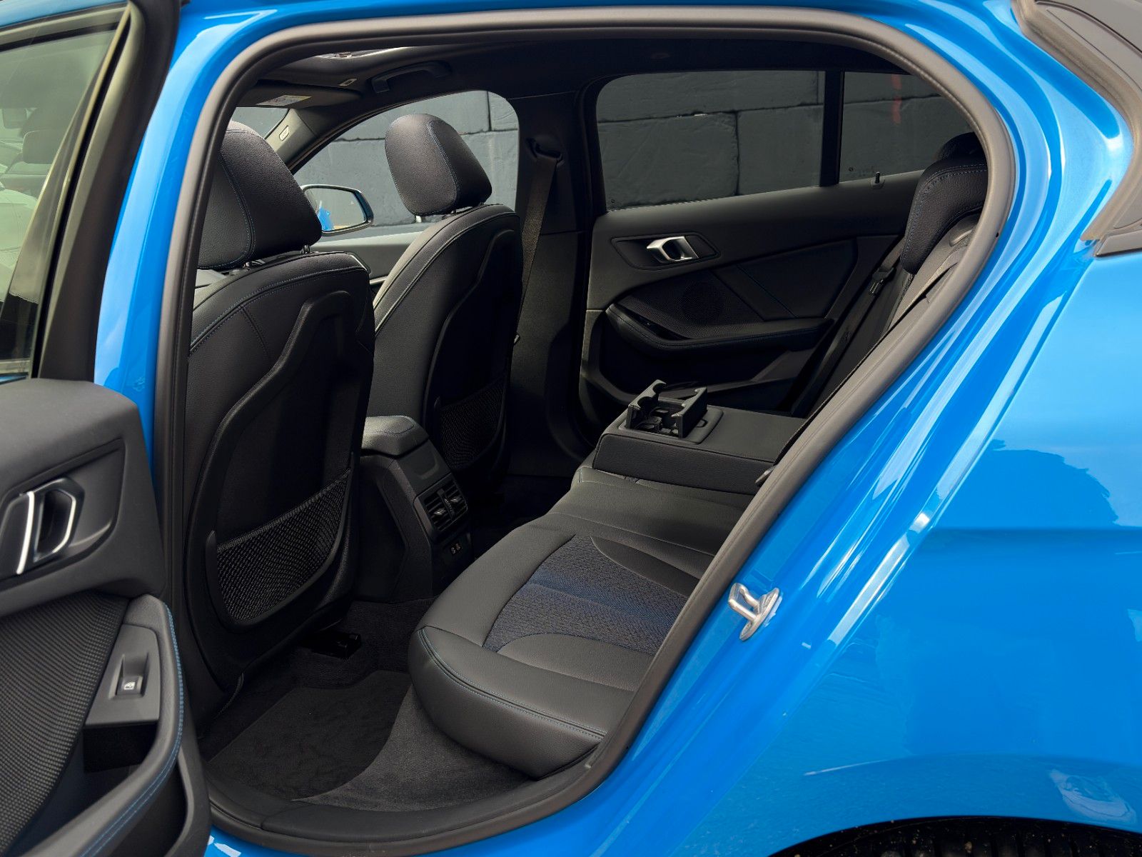 Fahrzeugabbildung BMW 118i M Sport Leder PANO TEMP CAM LED HiFi