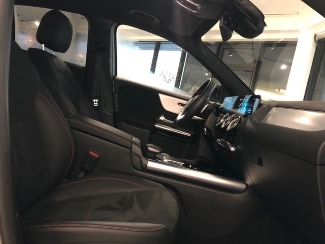 Fahrzeugabbildung Mercedes-Benz GLA 220 d 4M AMG/Night/Multibeam/AHK/MBUX
