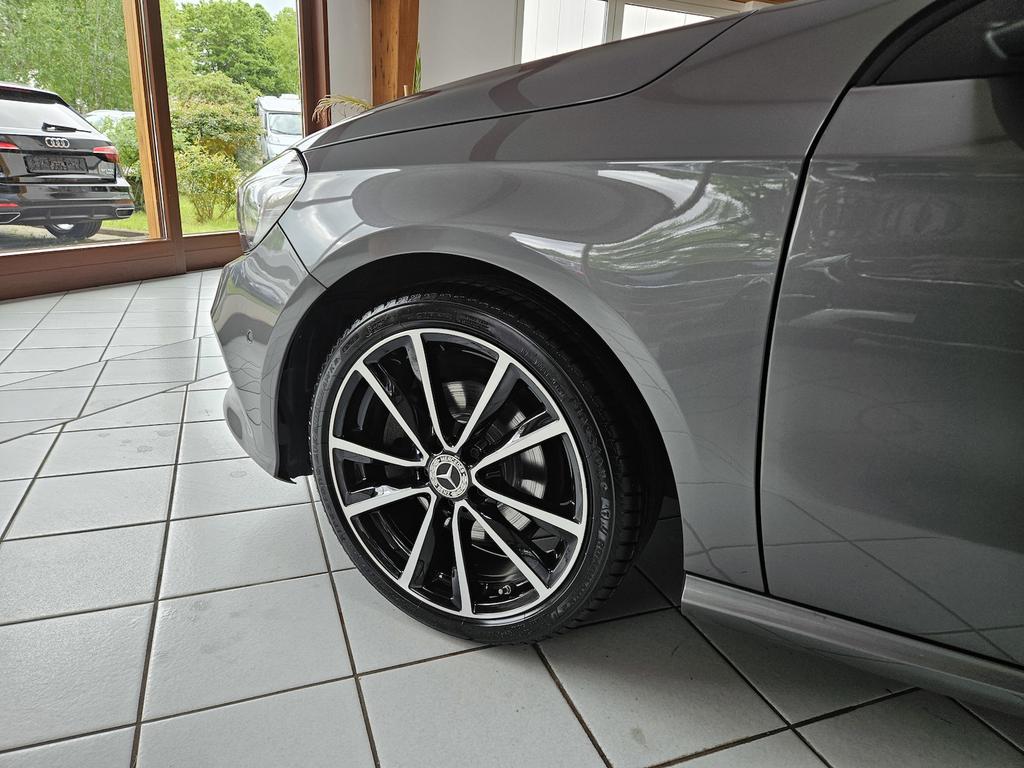 Mercedes-Benz A 220