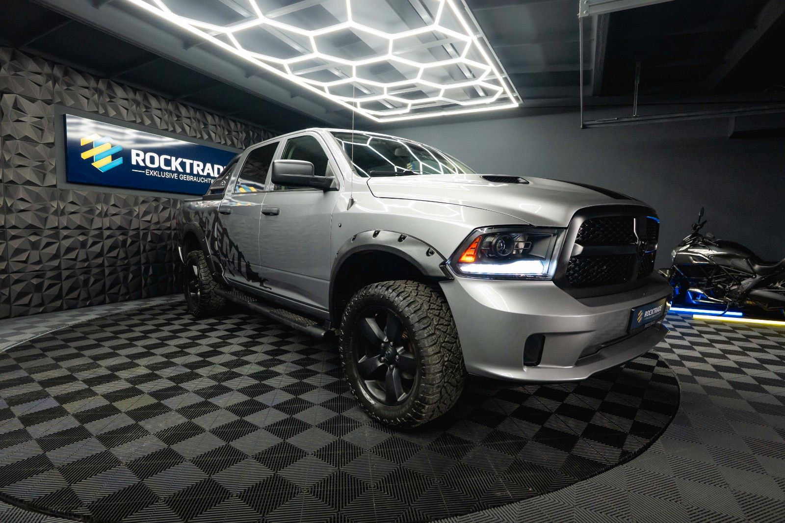 Fahrzeugabbildung Dodge RAM 5.7 V8 HEMI 4x4 OFFROAD Night-Paket *LED*AHK