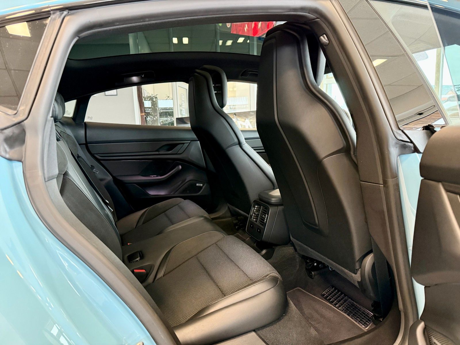 Fahrzeugabbildung Porsche Taycan 4S Performance/Panorama/PDCC/HeadUp