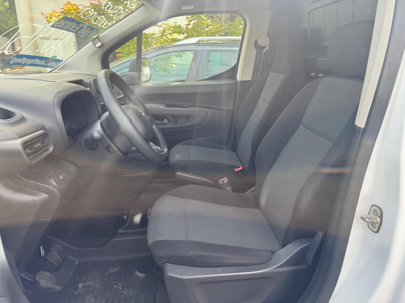 Fahrzeugabbildung Toyota Proace City 1,2-l-Turbo 81kW L1 LKW