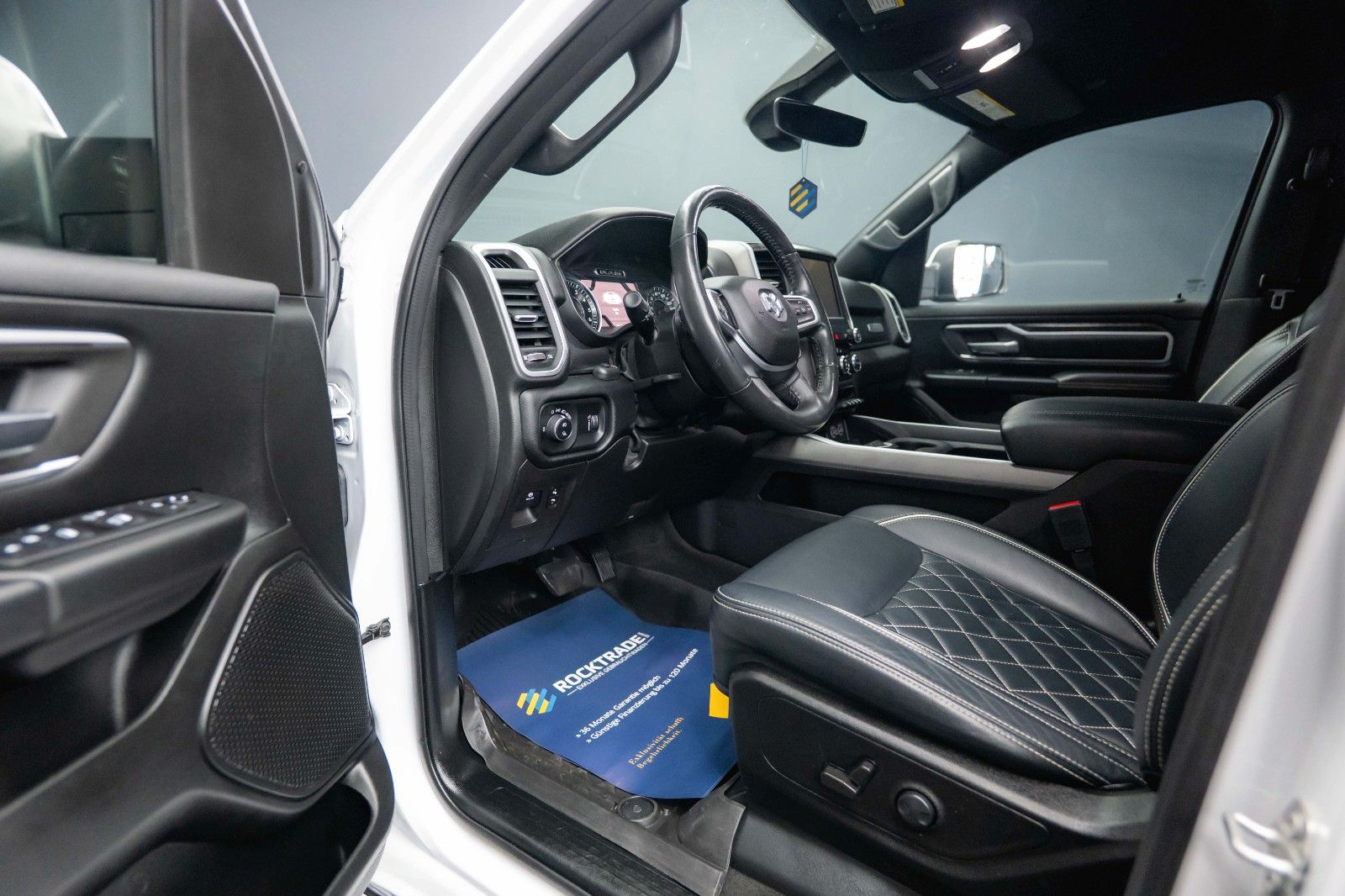 Fahrzeugabbildung Dodge RAM 5.7 V8 HEMI 4x4 OFFROAD Night-Paket *LED*