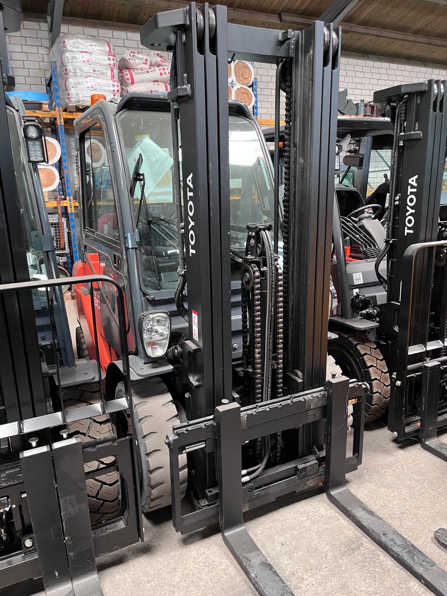 Toyota Treibgasstapler 02-8FGJF35-60445