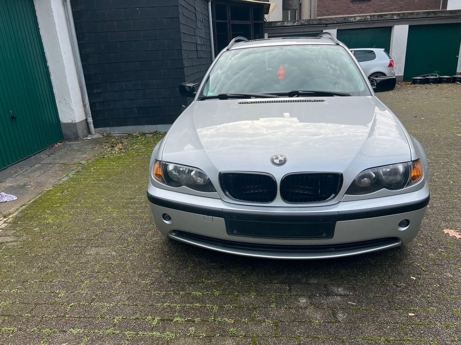 BMW  2005 — салон