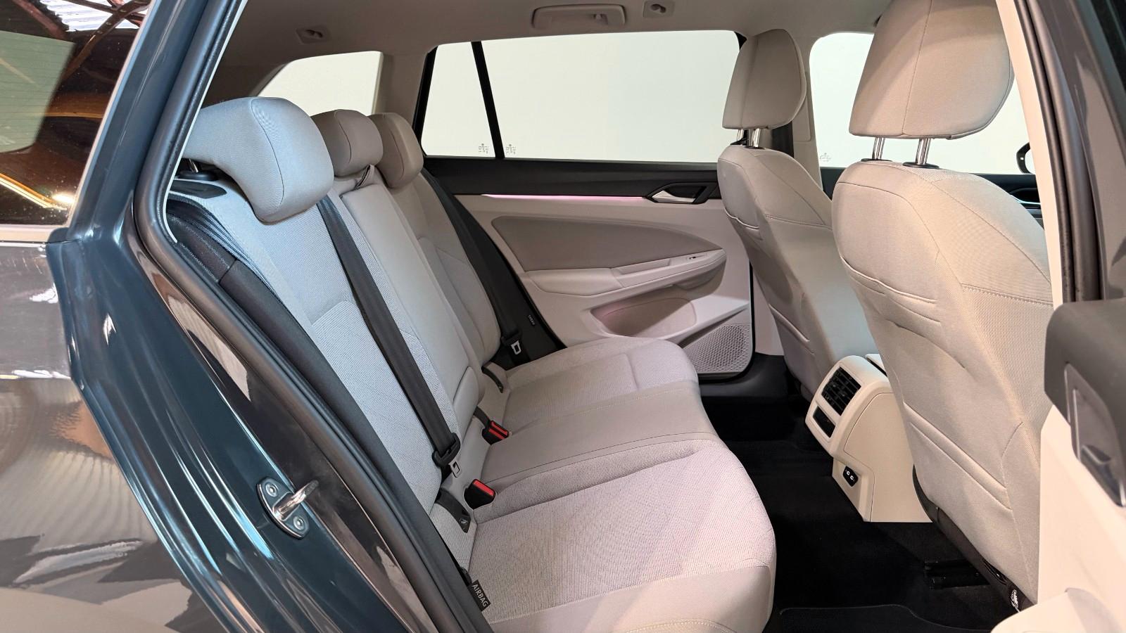 Volkswagen Golf VIII Variant Life AHK-KAM-KESSY-ACC-SIDE, миниатюра 24