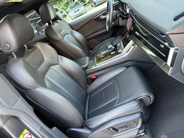 Audi Q8 - 11