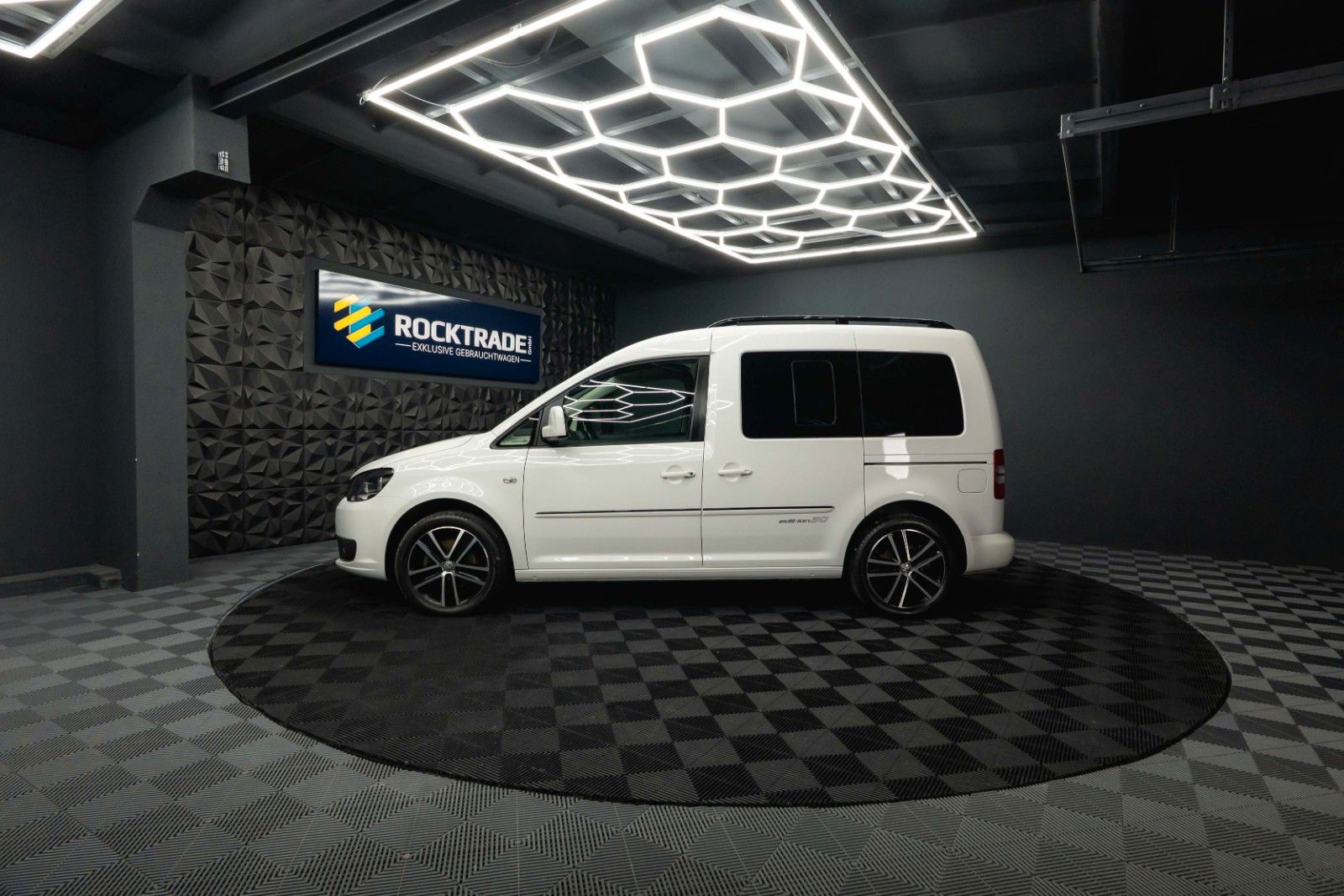 Fahrzeugabbildung Volkswagen Caddy 1.6 TDI DSG Edition 30 Sport | Alcantara