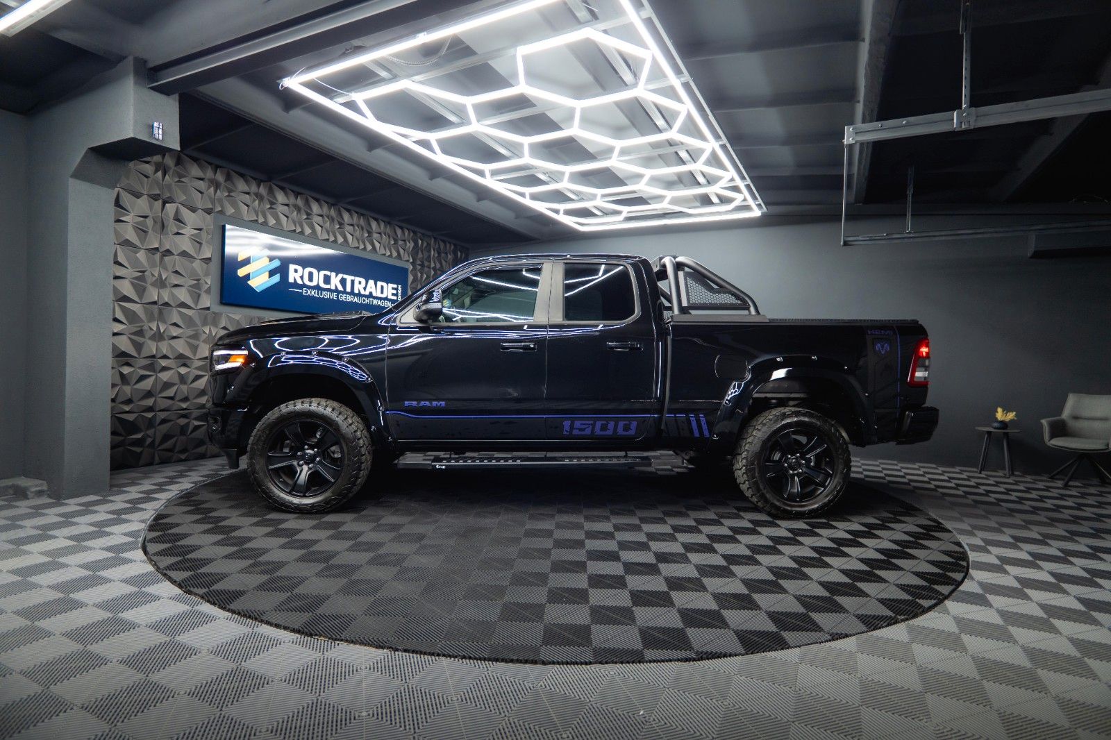 Fahrzeugabbildung Dodge RAM 5.7 V8 HEMI 4x4 LIMITED NightOffroad LONGBED