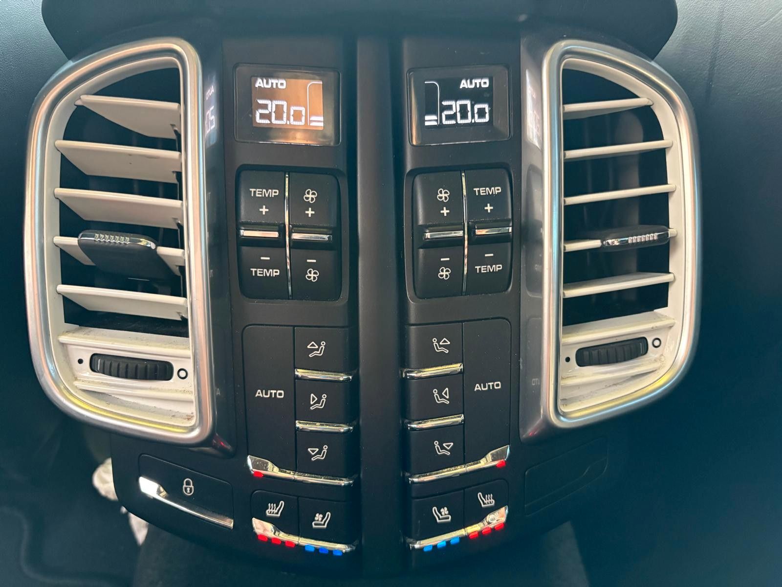 Fahrzeugabbildung Porsche Cayenne Turbo/PCCB/Panodach/Burmester/Voll!