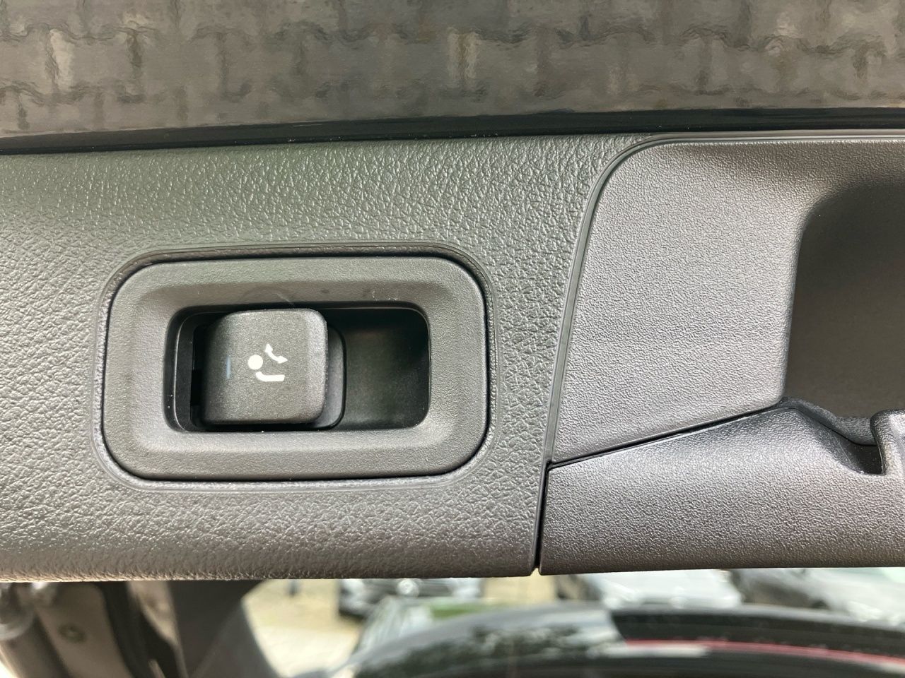 Fahrzeugabbildung Mercedes-Benz B 200 AMG AHK+Night+Keyless+Ambi+AdvSound+LkrdHz