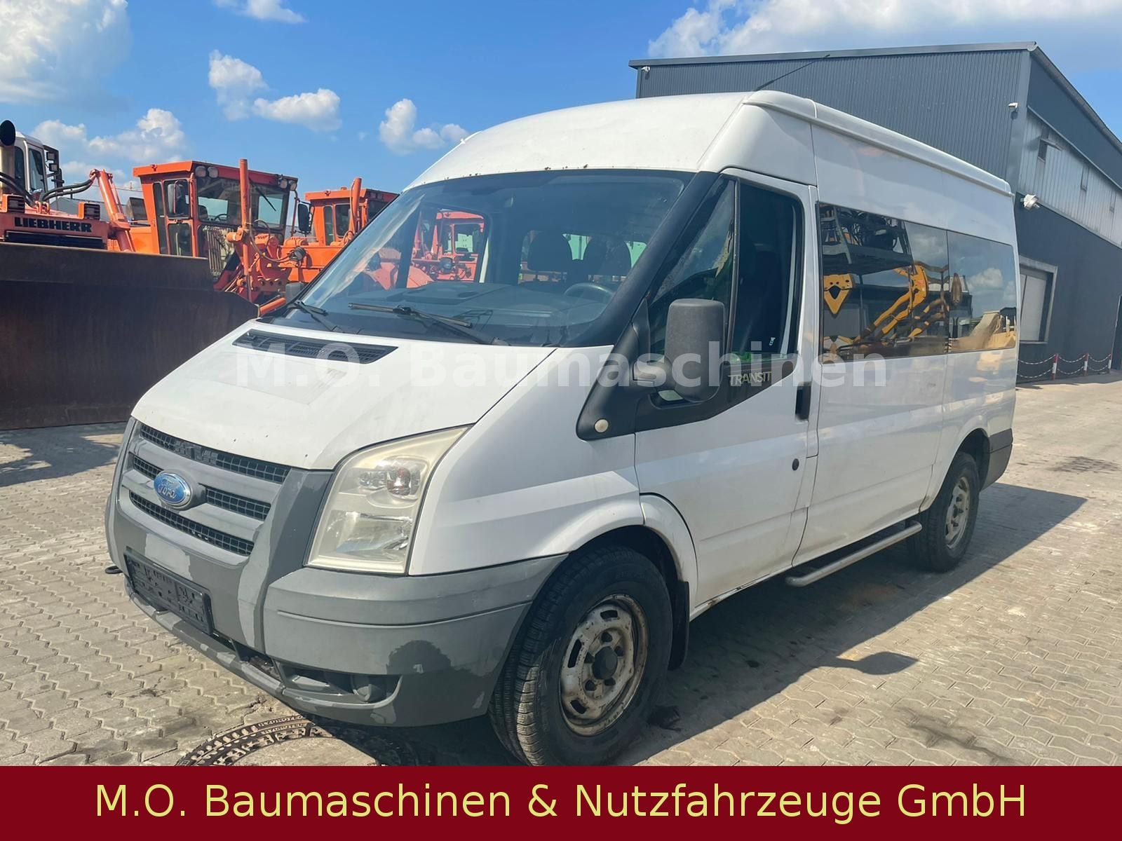 Fahrzeugabbildung Ford Transit  115 T 330 / 2,4 Liter / 9 Sitzer /