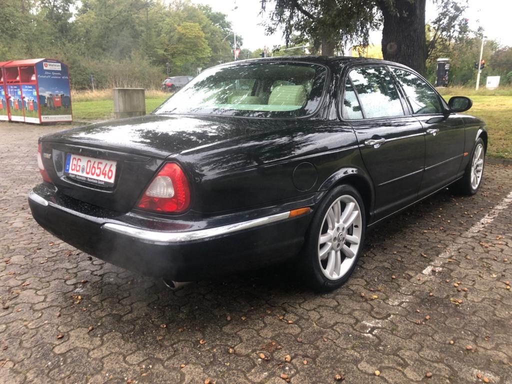 Jaguar XJR