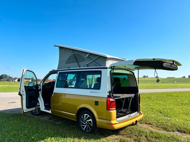 Volkswagen California Beach mit Aufstelldach und Markise