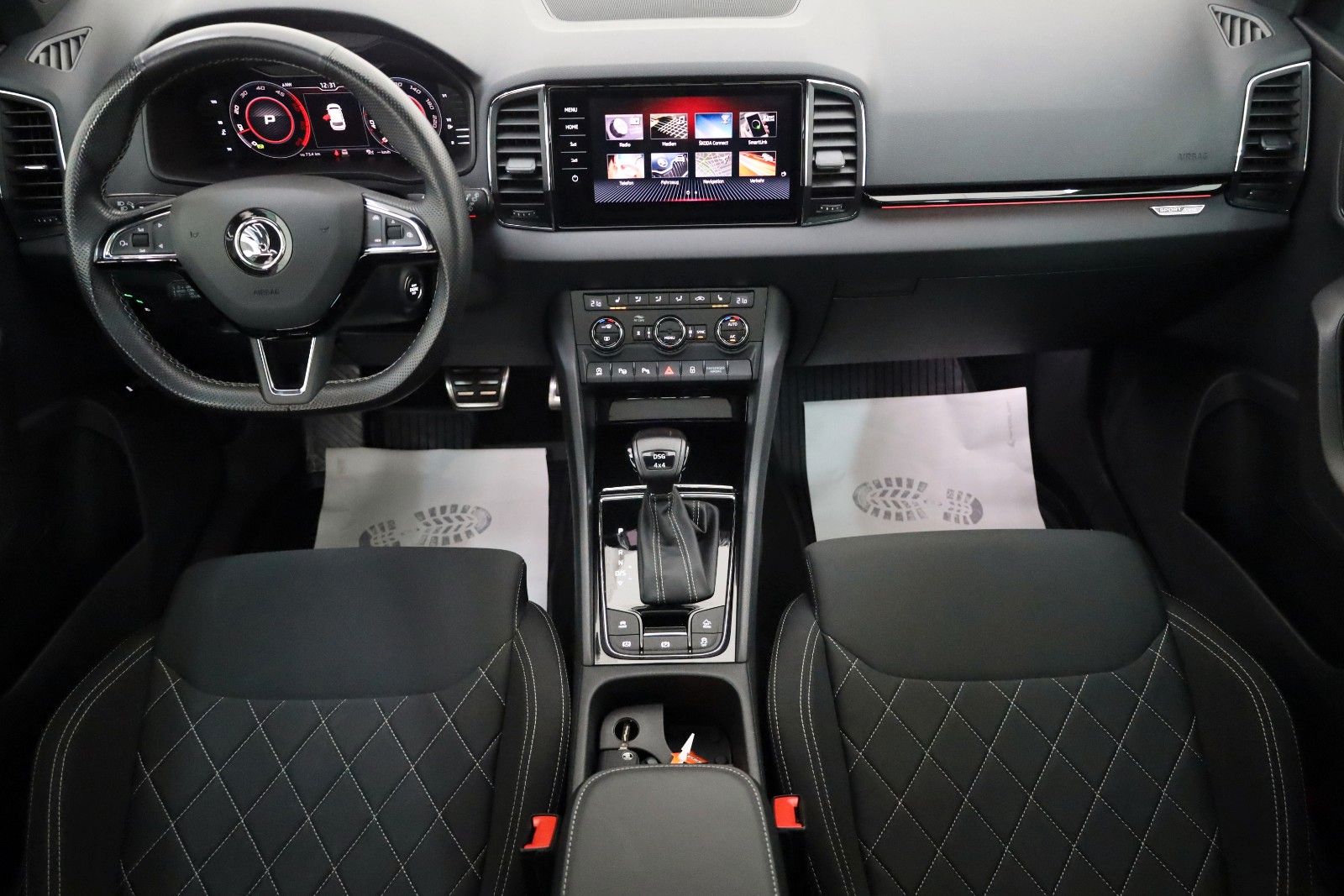 Fahrzeugabbildung SKODA Karoq Sportline 4x4 Navi,LED,Panorama,Apple CarP