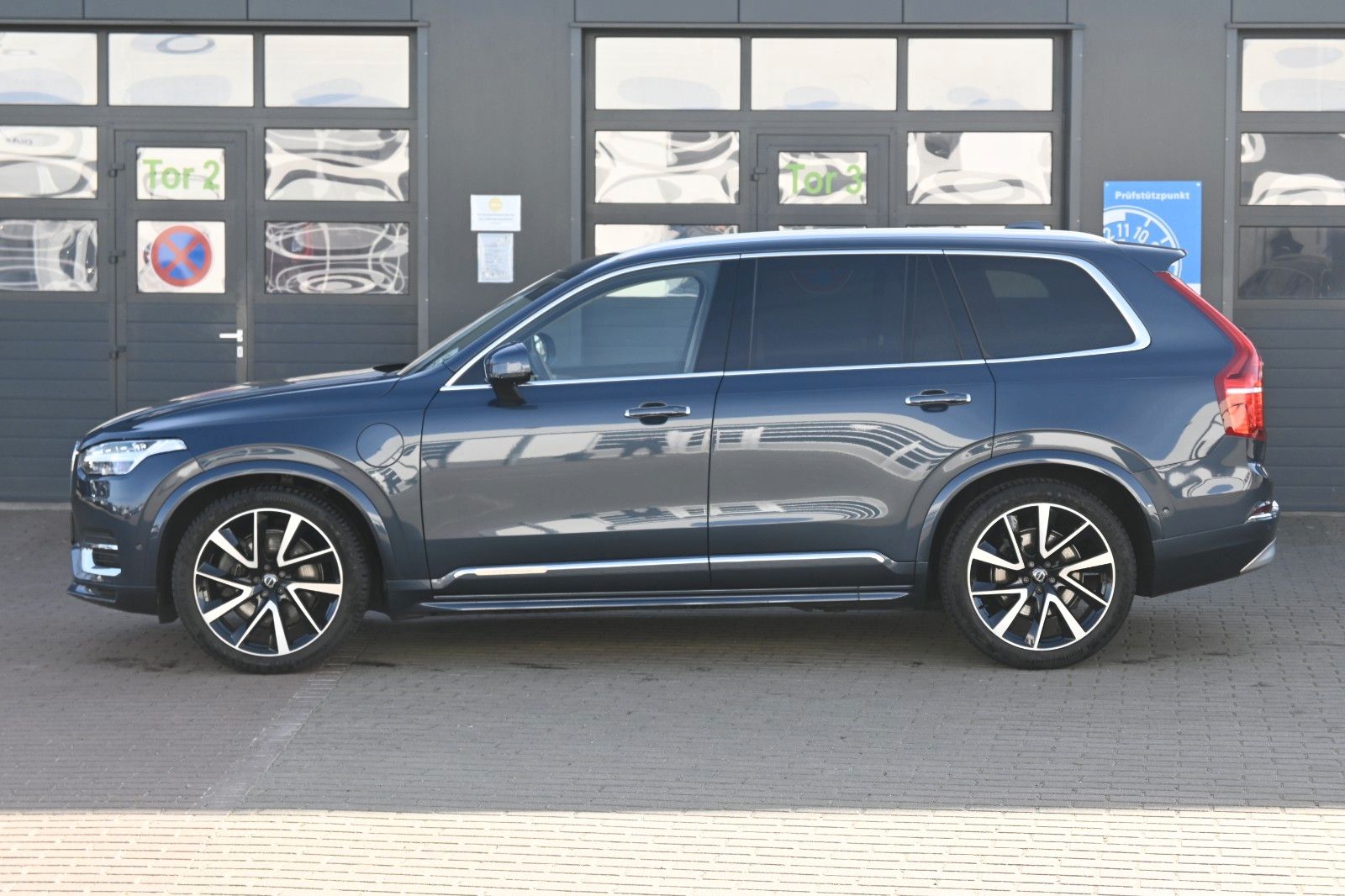 Fahrzeugabbildung Volvo XC90 T8 AWD Recharge Inscription*PANO*STHZ*B&W