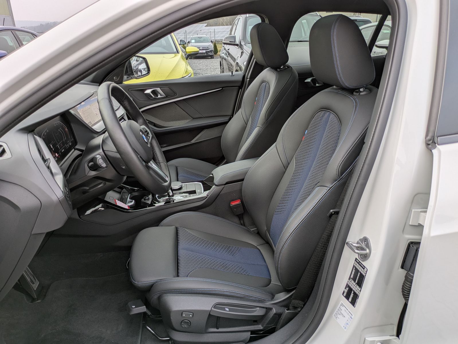 Fahrzeugabbildung BMW 120 i M-Sport PANO*ACC*KAMERA*H&K*Ad.-LED*PremP.